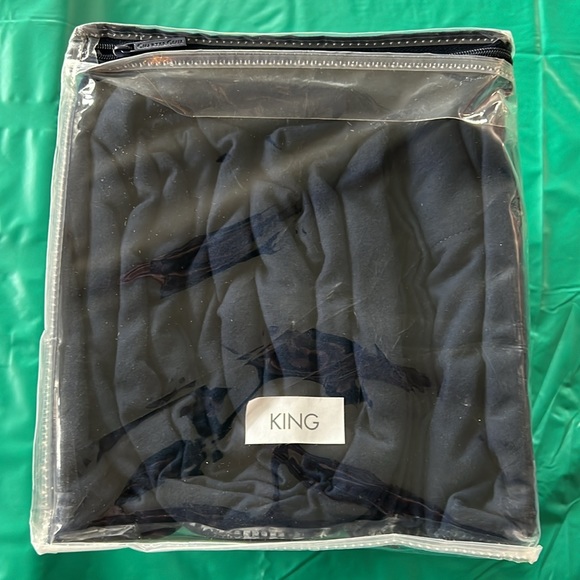 Brand New Navy Blue KING sized Charter Club Flannel Sheet set - Picture 5 of 5